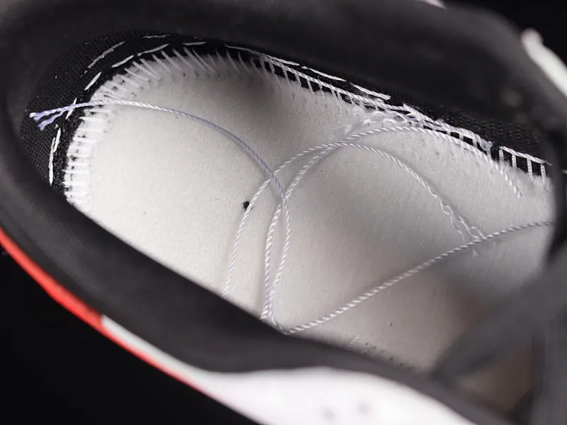 All categories Nk SB Dunk series Nk SB Dunk Low low-top sneakers C version Nk Dunk Low white, black and red color matching SB low-top sports and leisure sneakers FD9762-061